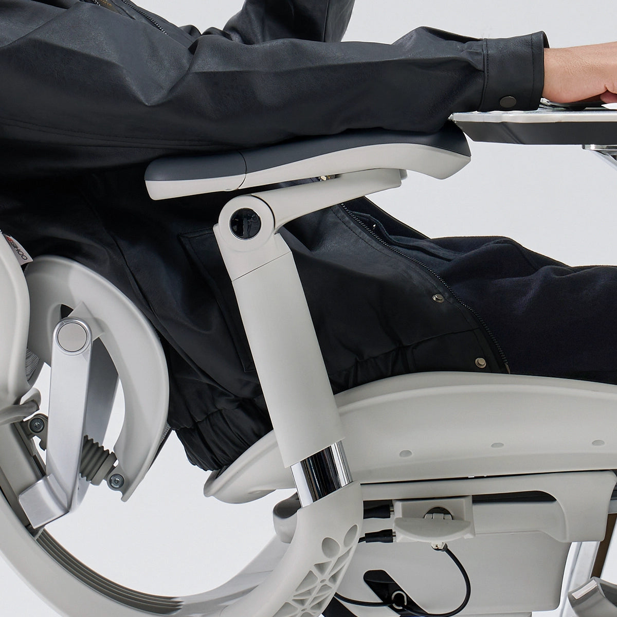 Recline. Stay Aligned.